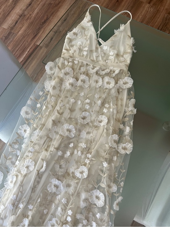 Altar'd State Dresses & Skirts - Altar’d State Floral Bridal Tulle Gown with Appliqué Flowers